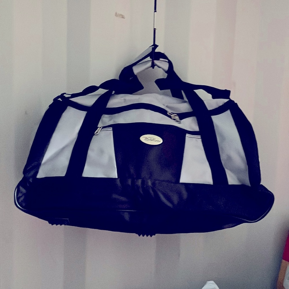 New Bella Russo Duffle Travel Bag with pockets Black & Gray Unisex
